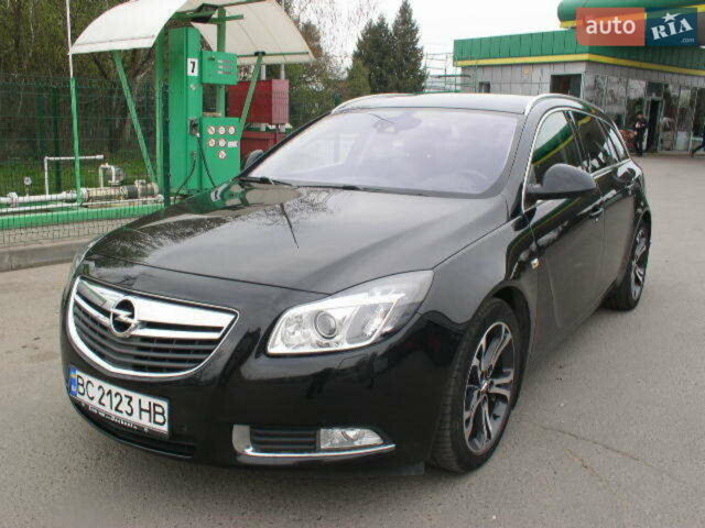 Черный Опель Инсигния, объемом двигателя 2 л и пробегом 267 тыс. км за 7900 $, фото 1 на Automoto.ua