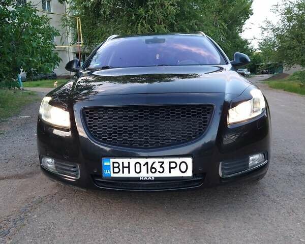 Чорний Опель Інсігнія, об'ємом двигуна 2 л та пробігом 198 тис. км за 12100 $, фото 1 на Automoto.ua