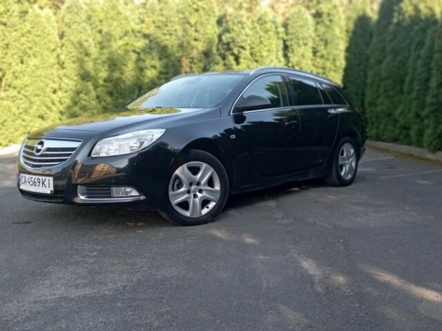Чорний Опель Інсігнія, об'ємом двигуна 2 л та пробігом 236 тис. км за 8800 $, фото 1 на Automoto.ua