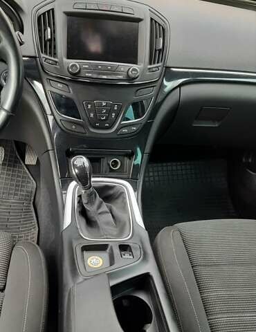 Чорний Опель Інсігнія, об'ємом двигуна 2 л та пробігом 240 тис. км за 10100 $, фото 1 на Automoto.ua