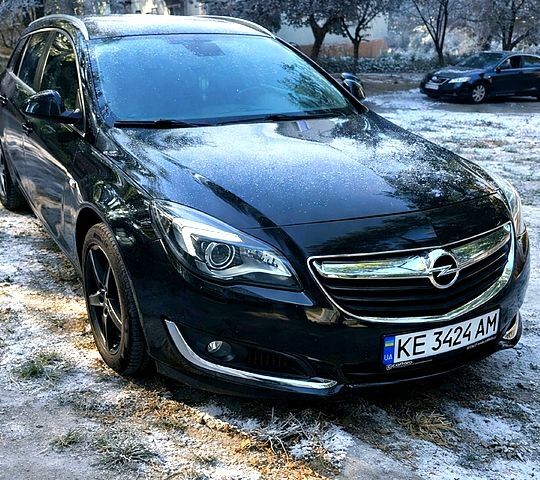 Черный Опель Инсигния, объемом двигателя 2 л и пробегом 218 тыс. км за 10500 $, фото 1 на Automoto.ua