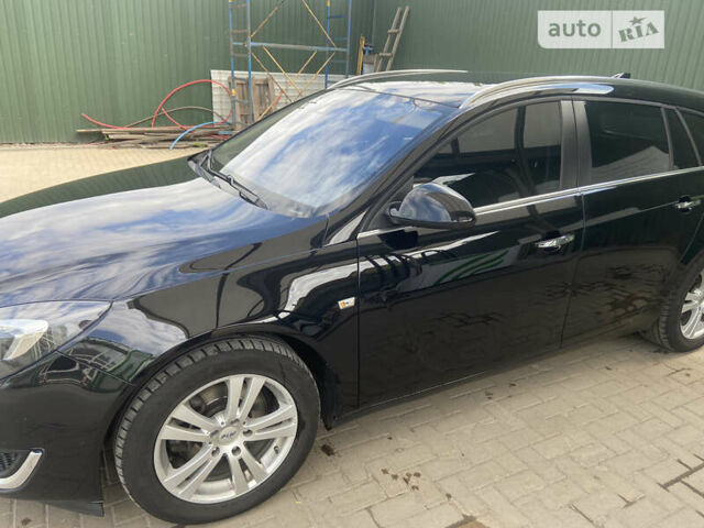 Чорний Опель Інсігнія, об'ємом двигуна 2 л та пробігом 235 тис. км за 10900 $, фото 1 на Automoto.ua