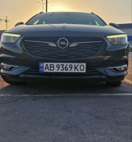 Черный Опель Инсигния, объемом двигателя 1.6 л и пробегом 154 тыс. км за 15500 $, фото 1 на Automoto.ua