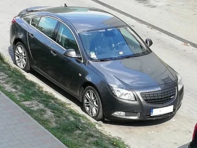 Черный Опель Инсигния, объемом двигателя 1.96 л и пробегом 300 тыс. км за 10100 $, фото 1 на Automoto.ua