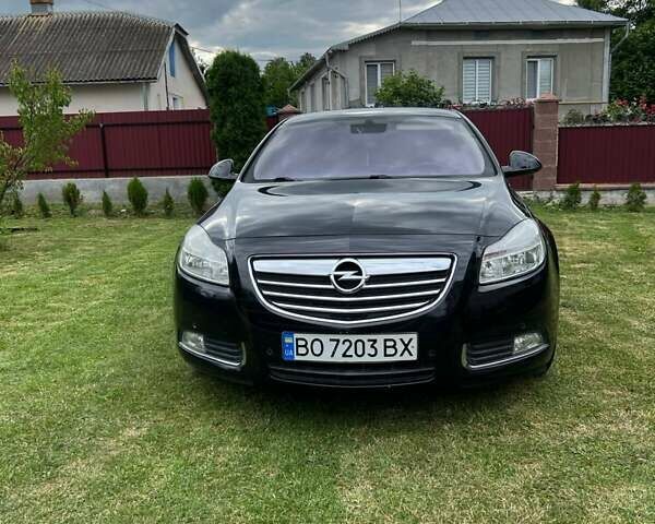 Чорний Опель Інсігнія, об'ємом двигуна 2 л та пробігом 220 тис. км за 10200 $, фото 1 на Automoto.ua