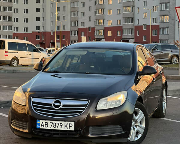Коричневий Опель Інсігнія, об'ємом двигуна 2 л та пробігом 290 тис. км за 5500 $, фото 1 на Automoto.ua
