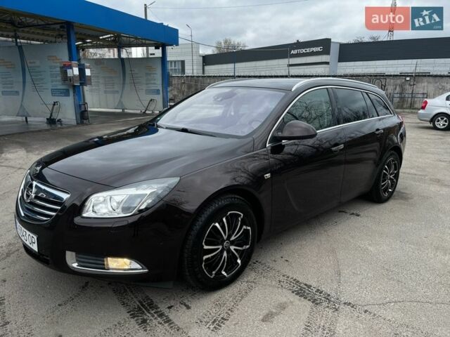 Коричневий Опель Інсігнія, об'ємом двигуна 1.96 л та пробігом 260 тис. км за 8800 $, фото 1 на Automoto.ua