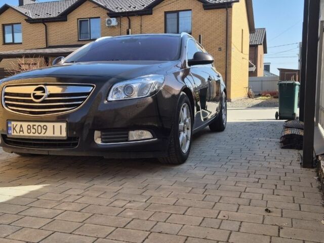 Коричневый Опель Инсигния, объемом двигателя 2 л и пробегом 235 тыс. км за 8500 $, фото 1 на Automoto.ua