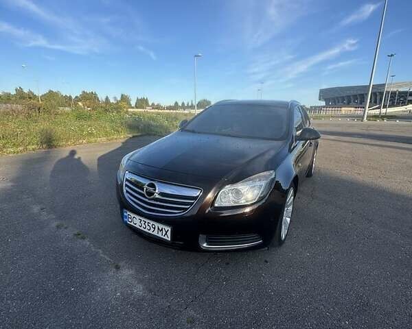 Коричневий Опель Інсігнія, об'ємом двигуна 2 л та пробігом 290 тис. км за 9999 $, фото 1 на Automoto.ua