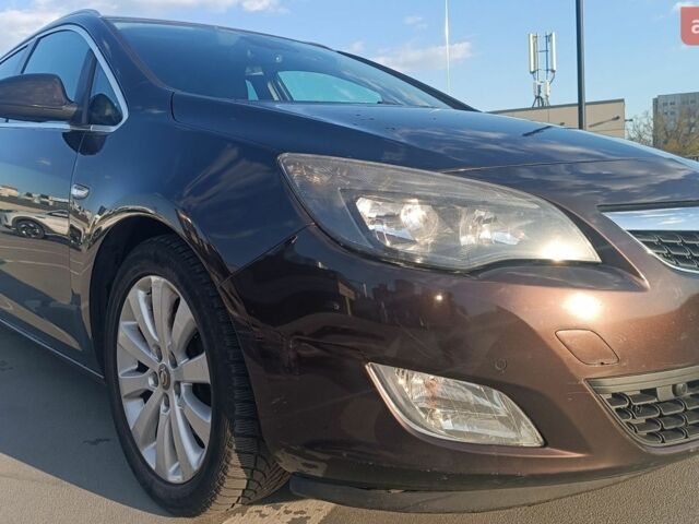 Коричневий Опель Інсігнія, об'ємом двигуна 1.69 л та пробігом 275 тис. км за 5999 $, фото 1 на Automoto.ua