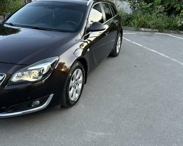 Коричневый Опель Инсигния, объемом двигателя 2 л и пробегом 260 тыс. км за 10850 $, фото 1 на Automoto.ua