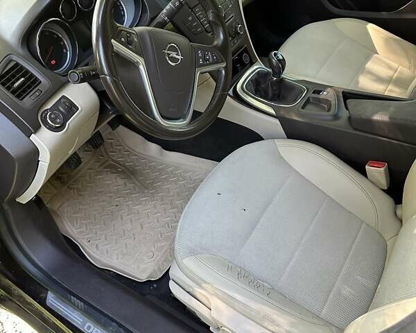 Опель Инсигния, объемом двигателя 2 л и пробегом 230 тыс. км за 6500 $, фото 1 на Automoto.ua