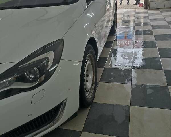 Опель Инсигния, объемом двигателя 1.6 л и пробегом 142 тыс. км за 12000 $, фото 1 на Automoto.ua