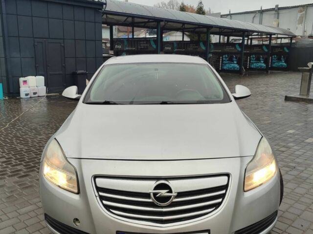 Серый Опель Инсигния, объемом двигателя 2 л и пробегом 275 тыс. км за 3600 $, фото 1 на Automoto.ua