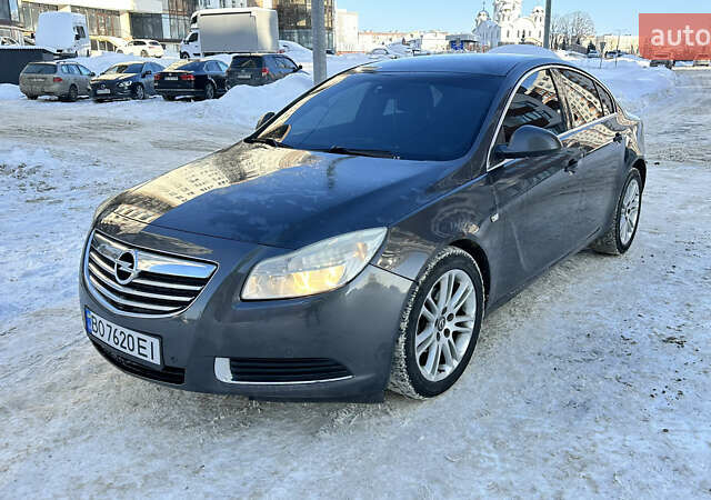 Серый Опель Инсигния, объемом двигателя 1.96 л и пробегом 300 тыс. км за 5000 $, фото 1 на Automoto.ua