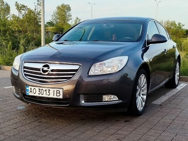Серый Опель Инсигния, объемом двигателя 2 л и пробегом 235 тыс. км за 7900 $, фото 1 на Automoto.ua