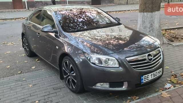 Серый Опель Инсигния, объемом двигателя 2 л и пробегом 221 тыс. км за 7700 $, фото 1 на Automoto.ua