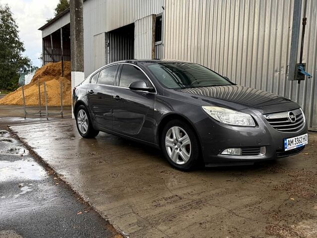 Сірий Опель Інсігнія, об'ємом двигуна 2 л та пробігом 290 тис. км за 7000 $, фото 1 на Automoto.ua