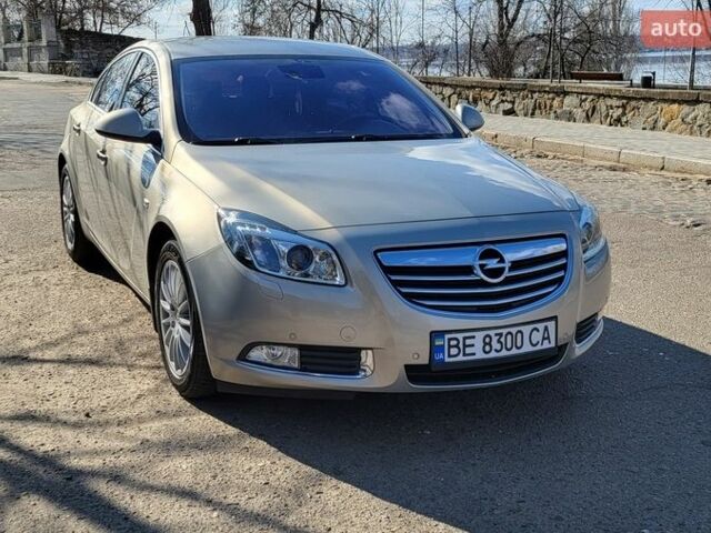 Серый Опель Инсигния, объемом двигателя 2 л и пробегом 179 тыс. км за 8800 $, фото 1 на Automoto.ua