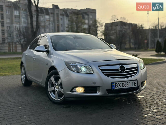 Серый Опель Инсигния, объемом двигателя 1.96 л и пробегом 296 тыс. км за 4750 $, фото 1 на Automoto.ua