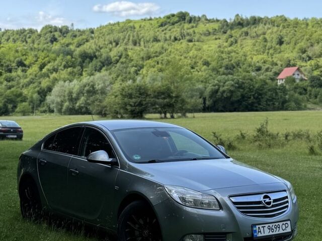 Серый Опель Инсигния, объемом двигателя 2 л и пробегом 270 тыс. км за 6650 $, фото 1 на Automoto.ua