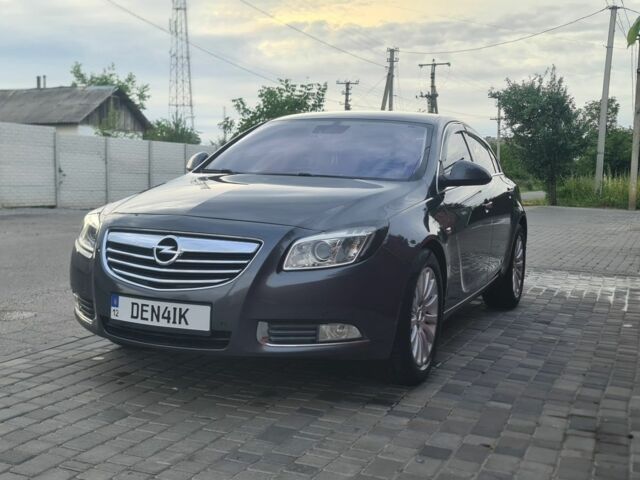 Серый Опель Инсигния, объемом двигателя 2 л и пробегом 216 тыс. км за 8000 $, фото 1 на Automoto.ua