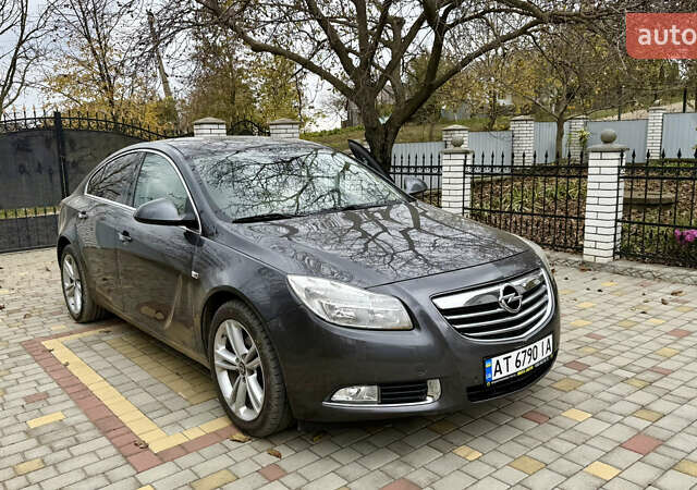 Серый Опель Инсигния, объемом двигателя 2 л и пробегом 230 тыс. км за 8200 $, фото 1 на Automoto.ua