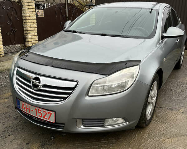 Серый Опель Инсигния, объемом двигателя 2 л и пробегом 260 тыс. км за 5500 $, фото 1 на Automoto.ua