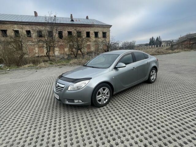 Серый Опель Инсигния, объемом двигателя 2 л и пробегом 207 тыс. км за 4900 $, фото 1 на Automoto.ua