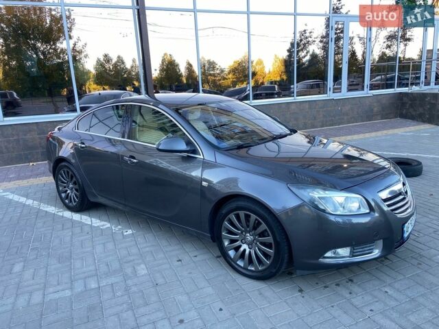 Серый Опель Инсигния, объемом двигателя 2 л и пробегом 276 тыс. км за 7700 $, фото 1 на Automoto.ua