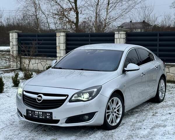 Серый Опель Инсигния, объемом двигателя 0 л и пробегом 235 тыс. км за 8999 $, фото 1 на Automoto.ua