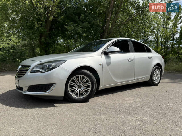 Серый Опель Инсигния, объемом двигателя 2 л и пробегом 241 тыс. км за 8300 $, фото 1 на Automoto.ua