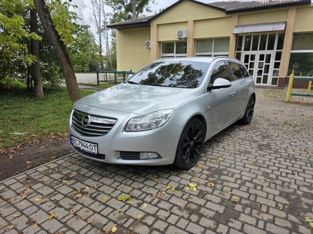 Серый Опель Инсигния, объемом двигателя 2 л и пробегом 239 тыс. км за 5900 $, фото 1 на Automoto.ua