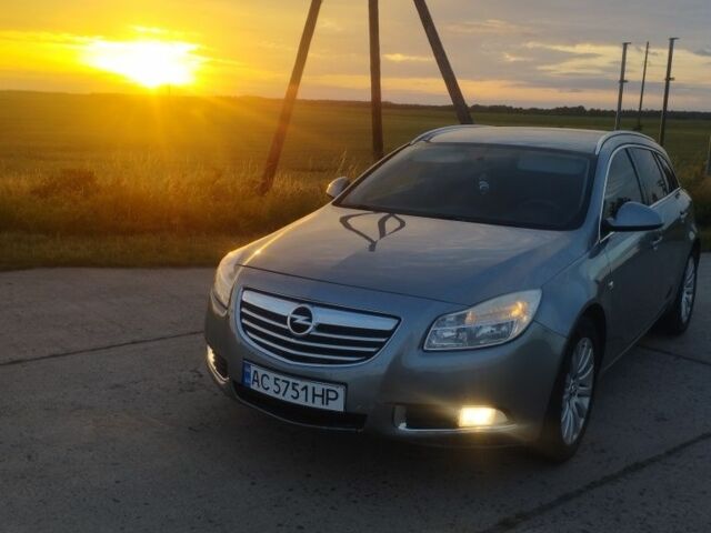 Серый Опель Инсигния, объемом двигателя 2 л и пробегом 293 тыс. км за 5800 $, фото 1 на Automoto.ua