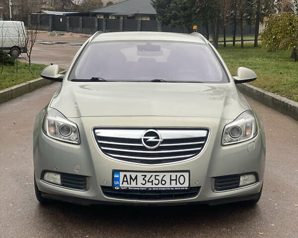 Серый Опель Инсигния, объемом двигателя 2 л и пробегом 299 тыс. км за 7500 $, фото 1 на Automoto.ua