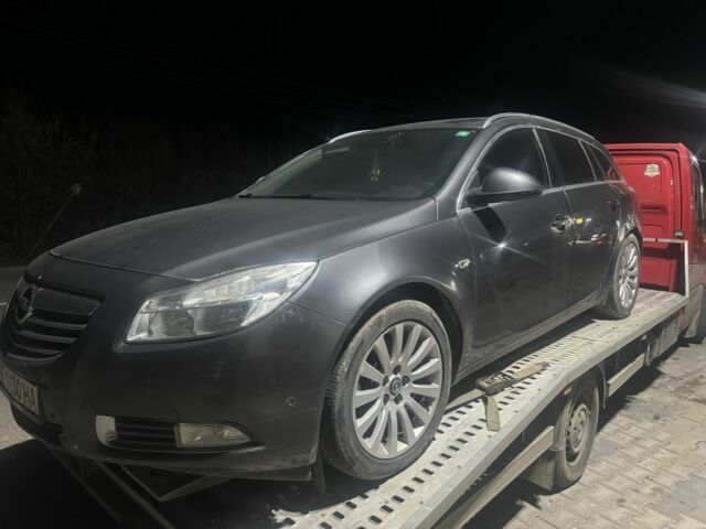 Серый Опель Инсигния, объемом двигателя 2 л и пробегом 250 тыс. км за 3200 $, фото 1 на Automoto.ua