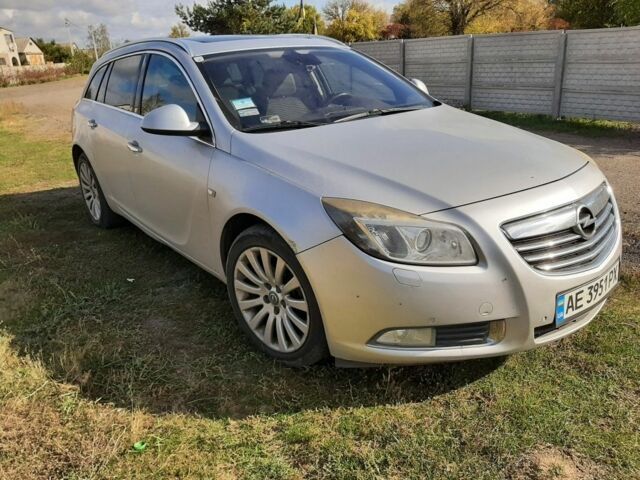 Сірий Опель Інсігнія, об'ємом двигуна 2 л та пробігом 200 тис. км за 8000 $, фото 1 на Automoto.ua