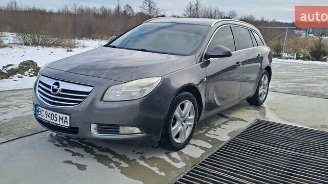 Серый Опель Инсигния, объемом двигателя 2 л и пробегом 217 тыс. км за 5500 $, фото 1 на Automoto.ua
