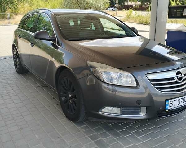 Серый Опель Инсигния, объемом двигателя 2 л и пробегом 228 тыс. км за 6100 $, фото 1 на Automoto.ua
