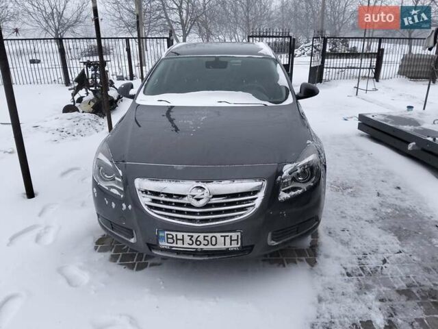 Серый Опель Инсигния, объемом двигателя 1.96 л и пробегом 330 тыс. км за 7800 $, фото 1 на Automoto.ua