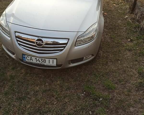 Серый Опель Инсигния, объемом двигателя 2 л и пробегом 190 тыс. км за 8000 $, фото 1 на Automoto.ua