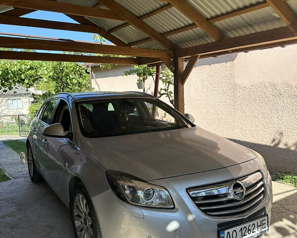 Серый Опель Инсигния, объемом двигателя 2 л и пробегом 346 тыс. км за 6850 $, фото 1 на Automoto.ua
