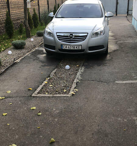 Серый Опель Инсигния, объемом двигателя 2 л и пробегом 260 тыс. км за 8000 $, фото 1 на Automoto.ua