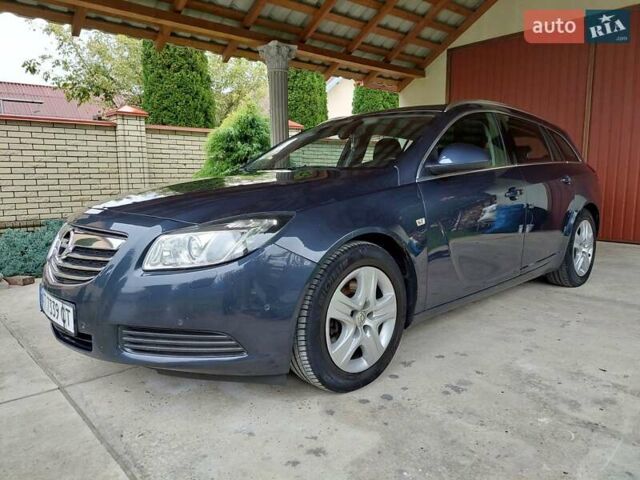 Серый Опель Инсигния, объемом двигателя 2 л и пробегом 277 тыс. км за 7999 $, фото 1 на Automoto.ua