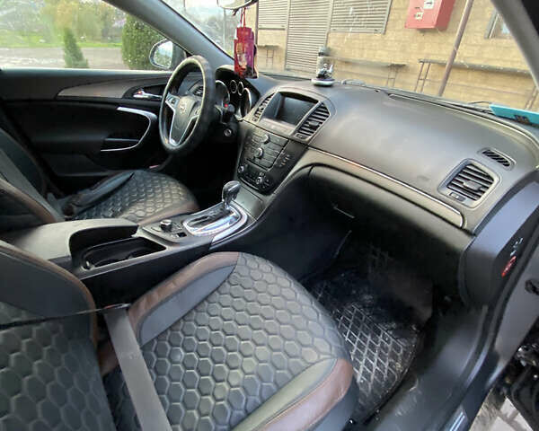 Серый Опель Инсигния, объемом двигателя 2 л и пробегом 260 тыс. км за 9000 $, фото 1 на Automoto.ua