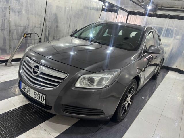 Серый Опель Инсигния, объемом двигателя 2 л и пробегом 250 тыс. км за 3900 $, фото 1 на Automoto.ua