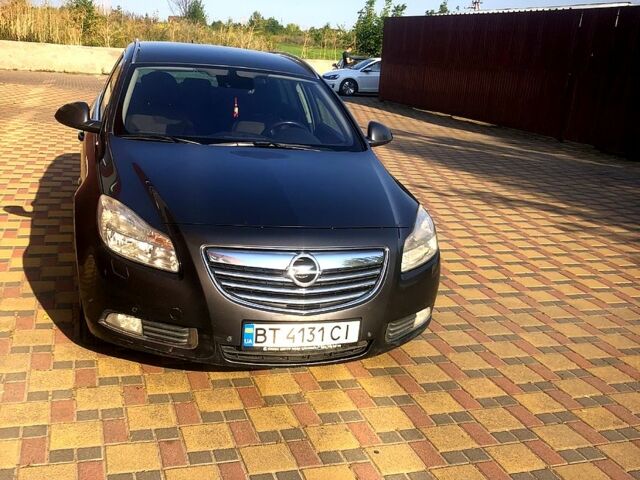 Серый Опель Инсигния, объемом двигателя 2 л и пробегом 220 тыс. км за 6500 $, фото 1 на Automoto.ua