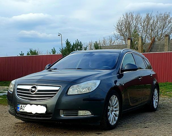 Серый Опель Инсигния, объемом двигателя 2 л и пробегом 211 тыс. км за 7500 $, фото 1 на Automoto.ua