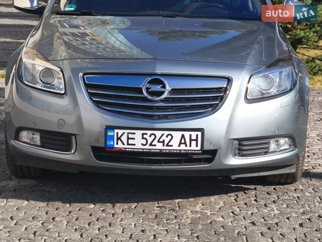 Серый Опель Инсигния, объемом двигателя 2 л и пробегом 178 тыс. км за 11000 $, фото 1 на Automoto.ua