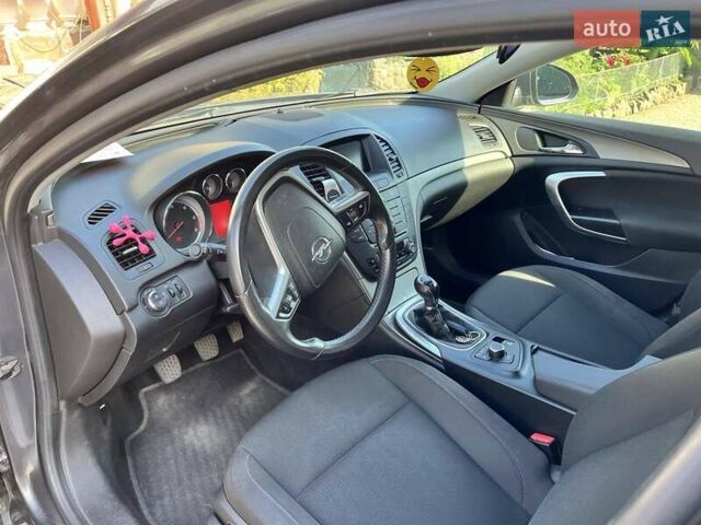 Серый Опель Инсигния, объемом двигателя 1.96 л и пробегом 220 тыс. км за 8000 $, фото 1 на Automoto.ua